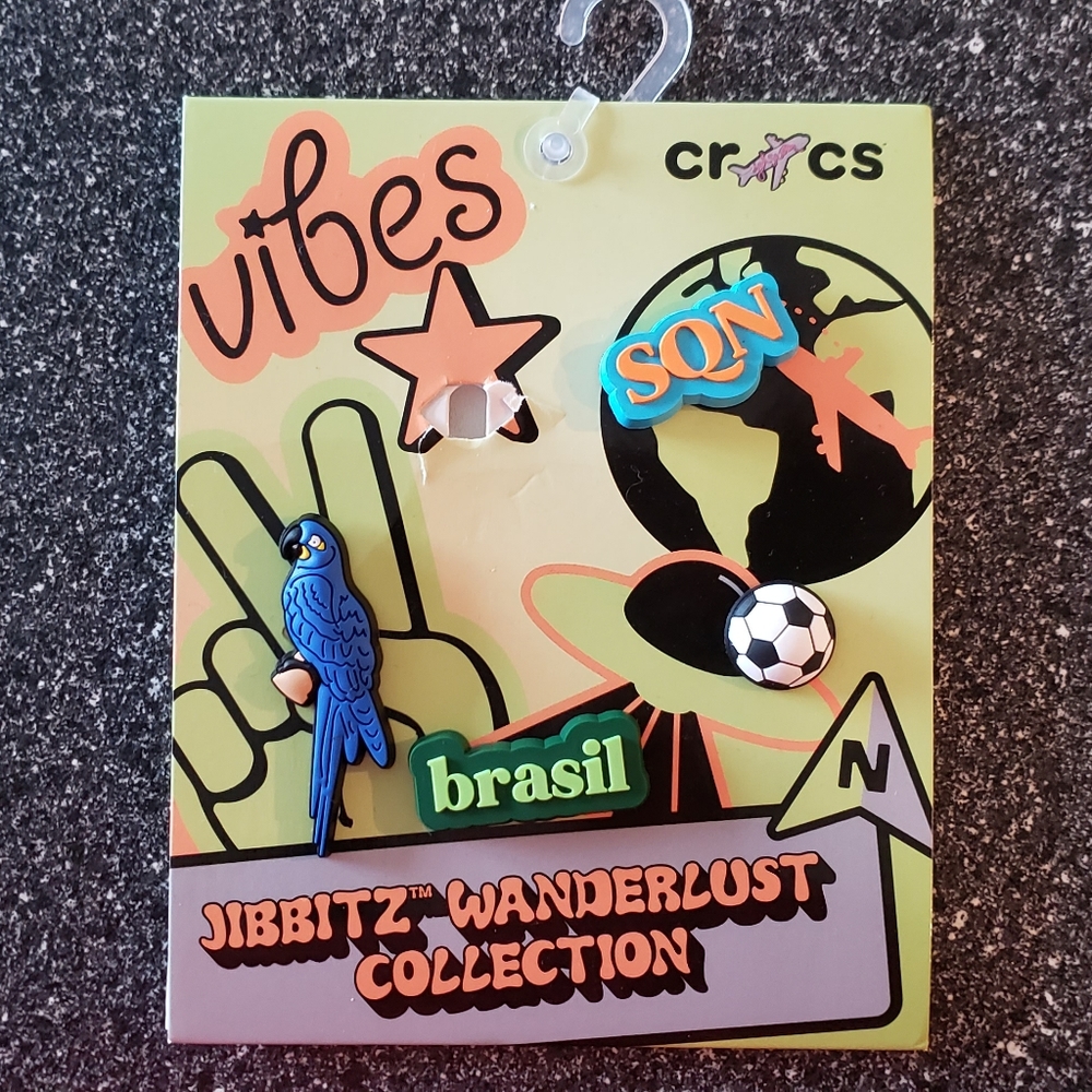 4 Crocs Jibbitz charms (Soccer ball, blue macaw, brasil, SQN)